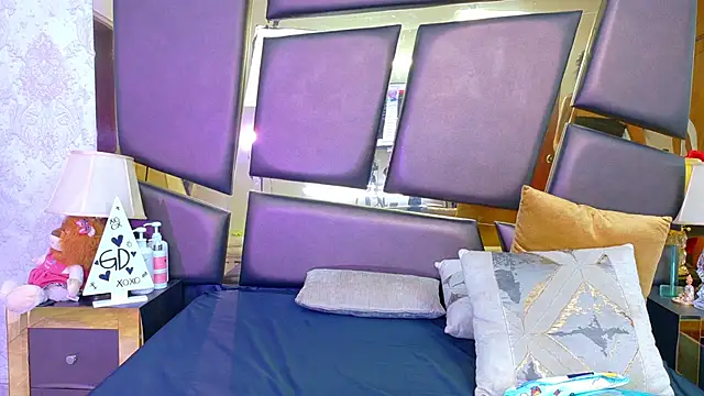 NicoleEsposito online show from 04/13/26, 12:32