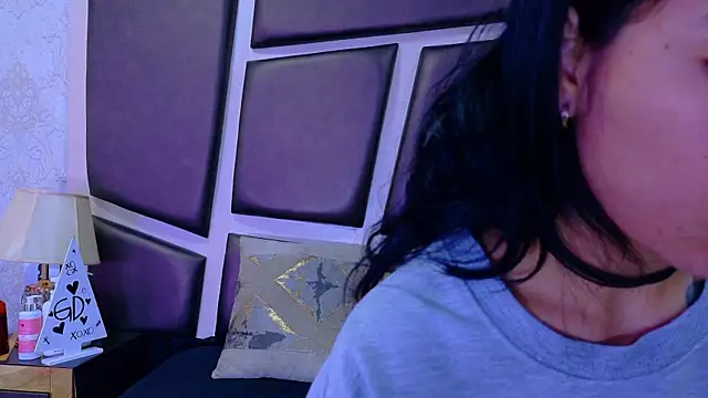 Snapshot of NicoleEsposito chatting on 06/02/26, 12:51 NicoleEsposito online show from 06/02/26, 12:51