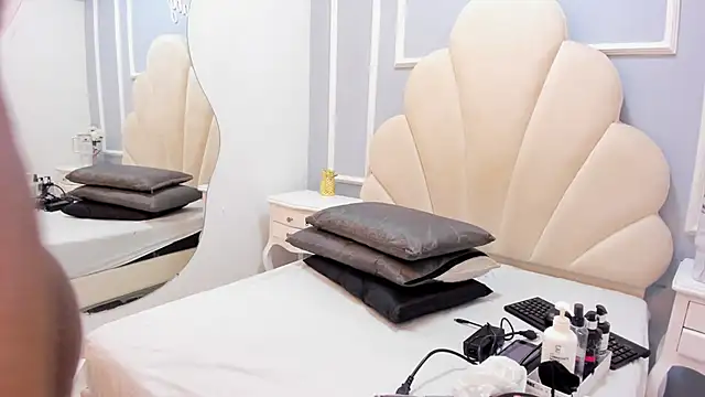 Maddyjohnsonn online show from 01/15/25, 11:43