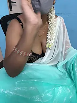 Snapshot of sajeetha chatting on 06/24/26, 02:05 sajeetha online show from 06/24/26, 02:05