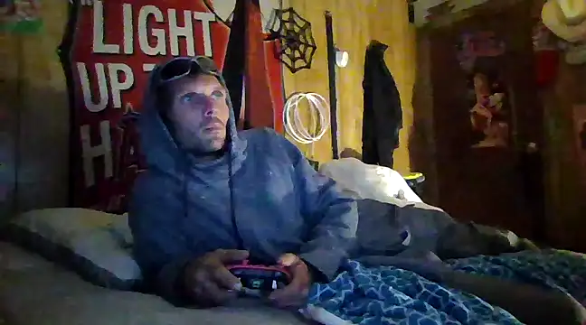 Snapshot of luke_thighwalker2469 chatting on 12/21/24, 05:25 luke thighwalker2469 online show from 12/21/24, 05:25