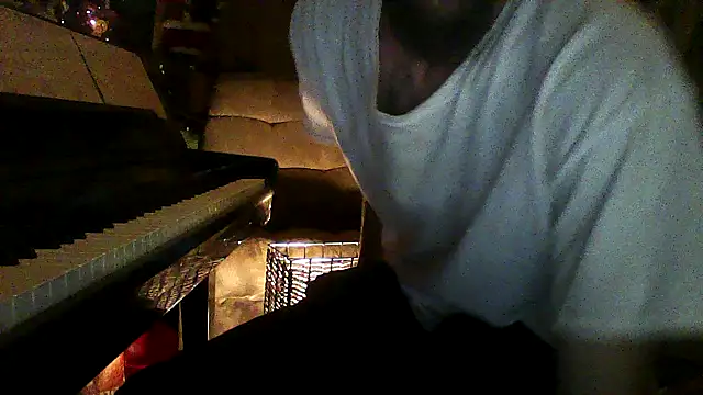 Snapshot of luke_thighwalker2469 chatting on 11/11/25, 01:05 luke thighwalker2469 online show from 11/11/25, 01:05