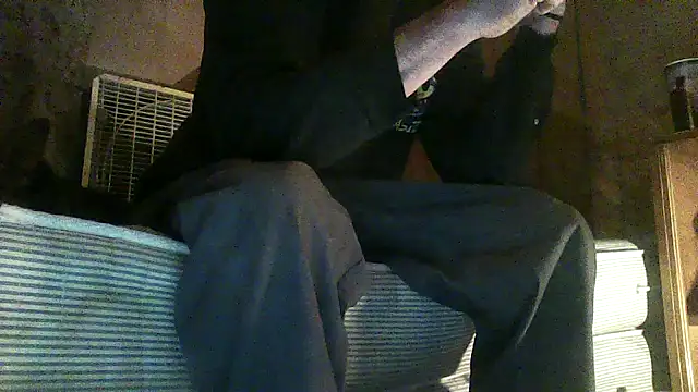 Snapshot of luke_thighwalker2469 chatting on 11/29/25, 04:48 luke thighwalker2469 online show from 11/29/25, 04:48