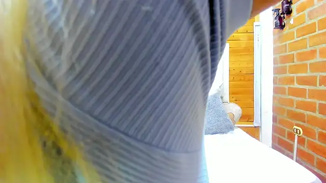 Snapshot of Dulcex69 chatting on 06/17/26, 01:34 Dulcex69 online show from 06/17/26, 01:34