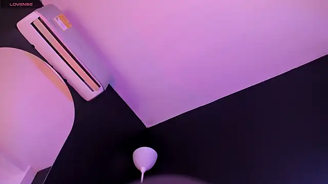 Snapshot of ALICEPOIXXXON chatting on 02/06/25, 12:48 ALICEPOIXXXON online show from 02/06/25, 12:48