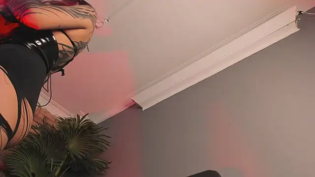 Snapshot of ALICEPOIXXXON chatting on 09/28/25, 11:54 ALICEPOIXXXON online show from 09/28/25, 11:54