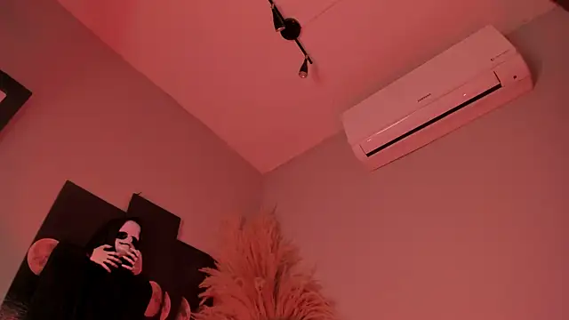 Snapshot of ALICEPOIXXXON chatting on 10/15/25, 12:44 ALICEPOIXXXON online show from 10/15/25, 12:44