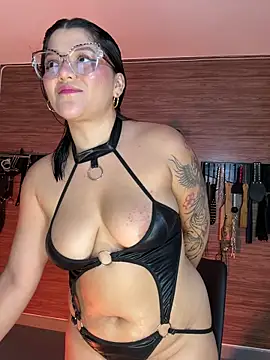 Snapshot of yey_bdsm chatting on 05/01/26, 04:44 yey bdsm online show from 05/01/26, 04:44
