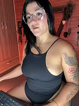 Snapshot of yey_bdsm chatting on 05/07/26, 04:56 yey bdsm online show from 05/07/26, 04:56