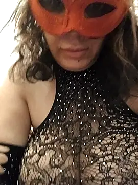 Snapshot of nazii010 chatting on 10/17/25, 12:25 nazii010 online show from 10/17/25, 12:25