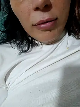 Snapshot of nazii010 chatting on 10/18/25, 09:15 nazii010 online show from 10/18/25, 09:15