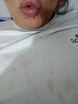 Snapshot of nazii010 chatting on 11/25/25, 09:26 nazii010 online show from 11/25/25, 09:26