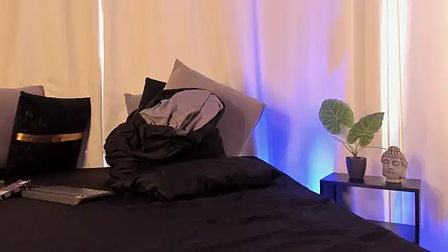 BambiiQueen online show from 02/12/25, 09:11