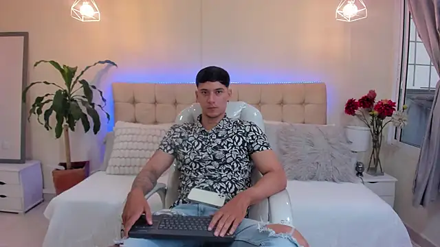 Cristopher strong online show from 01/13/25, 12:35