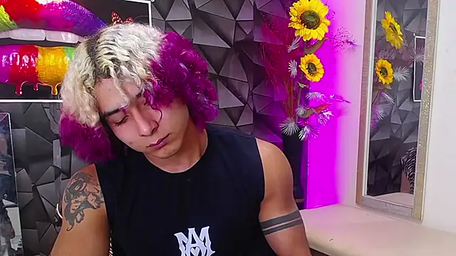 Snapshot of Demitryo chatting on 02/04/25, 04:15 Demitryo online show from 02/04/25, 04:15