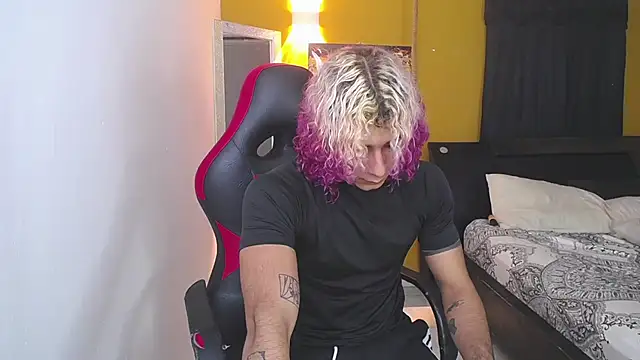 Snapshot of Demitryo chatting on 02/06/25, 03:27 Demitryo online show from 02/06/25, 03:27