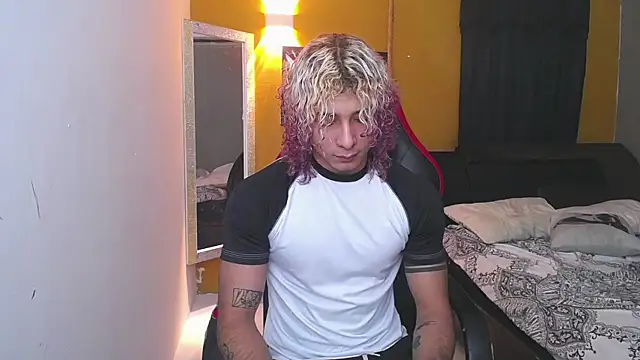 Snapshot of Demitryo chatting on 02/10/25, 02:52 Demitryo online show from 02/10/25, 02:52