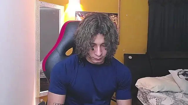 Snapshot of Demitryo chatting on 02/12/25, 03:29 Demitryo online show from 02/12/25, 03:29