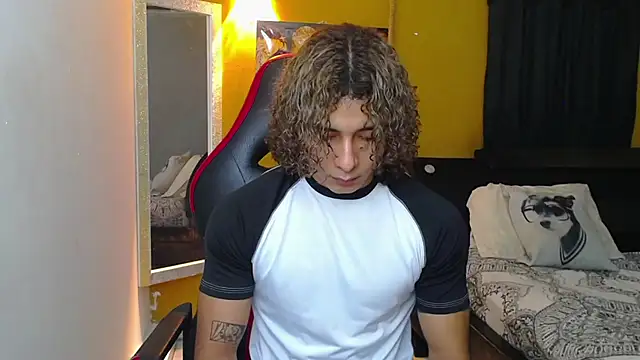 Snapshot of Demitryo chatting on 02/23/25, 02:51 Demitryo online show from 02/23/25, 02:51