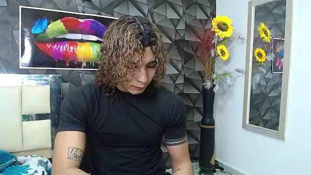 Snapshot of Demitryo chatting on 03/14/25, 02:10 Demitryo online show from 03/14/25, 02:10