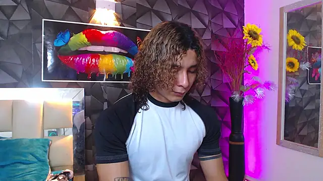 Snapshot of Demitryo chatting on 03/18/25, 03:09 Demitryo online show from 03/18/25, 03:09