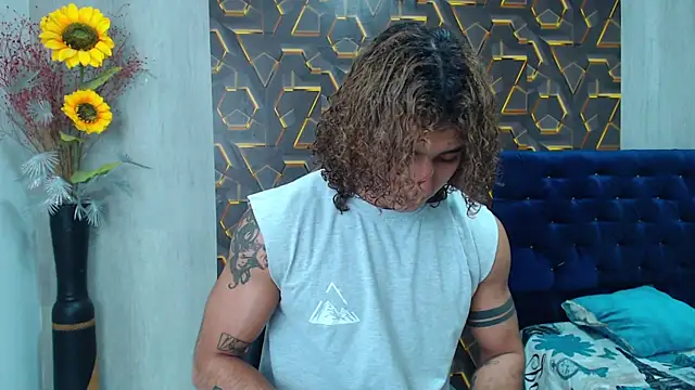 Snapshot of Demitryo chatting on 03/19/25, 02:37 Demitryo online show from 03/19/25, 02:37