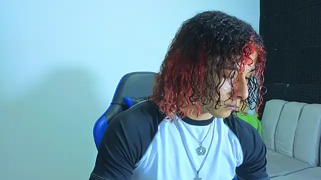 Snapshot of Demitryo chatting on 09/19/25, 04:14 Demitryo online show from 09/19/25, 04:14