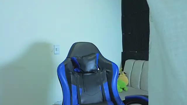 Snapshot of Demitryo chatting on 09/23/25, 02:58 Demitryo online show from 09/23/25, 02:58