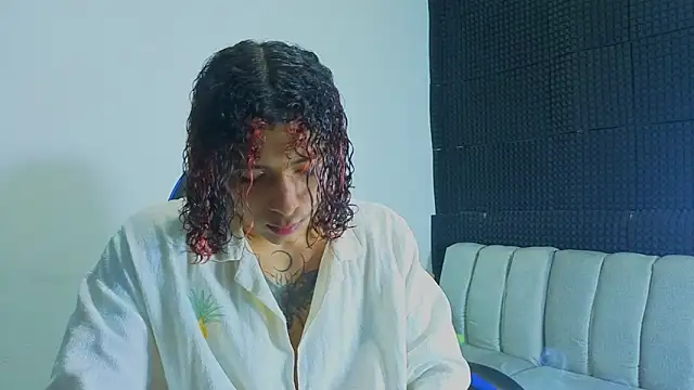 Snapshot of Demitryo chatting on 09/25/25, 02:48 Demitryo online show from 09/25/25, 02:48