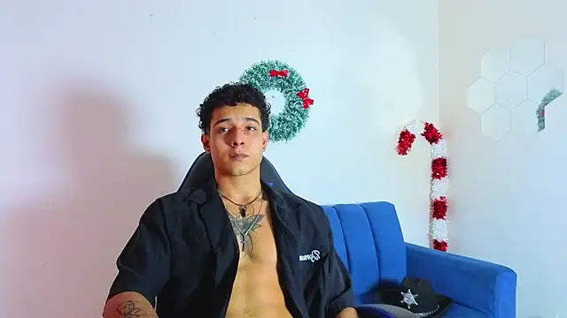 Snapshot of Demitryo chatting on 12/15/25, 03:33 Demitryo online show from 12/15/25, 03:33