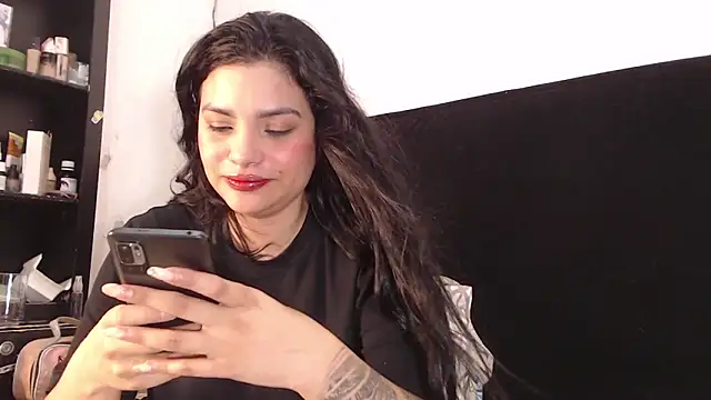 lolaa staars online show from 01/26/25, 12:01