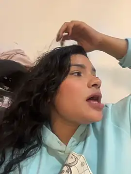 lolaa staars online show from 10/25/25, 05:26