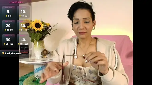 Elliee  online show from 02/18/25, 04:16