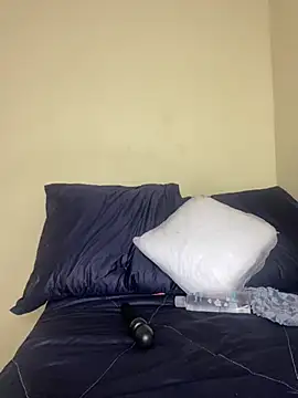 Snapshot of DarkBerry87 chatting on 03/10/25, 03:30 DarkBerry87 online show from 03/10/25, 03:30