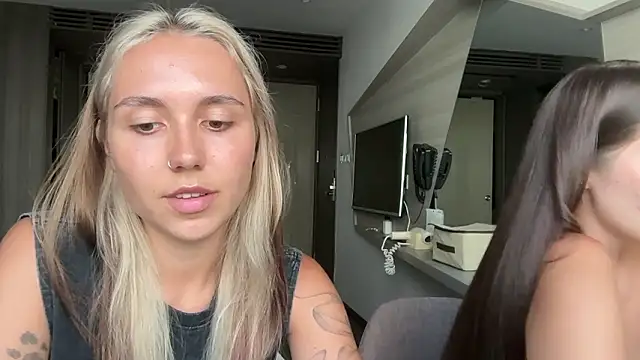 Snapshot of domDani_subMay chatting on 03/08/26, 08:29 domDani subMay online show from 03/08/26, 08:29