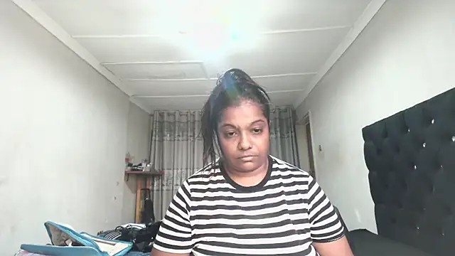 Snapshot of Indianmayaxoxo chatting on 05/26/26, 12:01 Indianmayaxoxo online show from 05/26/26, 12:01