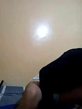 Snapshot of Bisex_activ19 chatting on 01/08/25, 09:01 Bisex activ19 online show from 01/08/25, 09:01