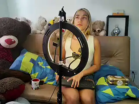 Snapshot of mandy_berrys chatting on 02/03/25, 07:00 mandy berrys online show from 02/03/25, 07:00