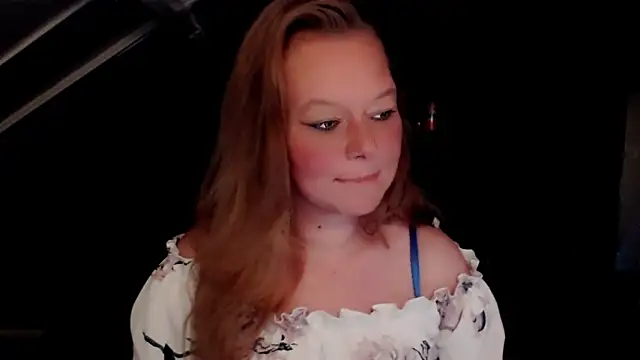 Snapshot of roxanna24 chatting on 05/17/26, 05:53 roxanna24 online show from 05/17/26, 05:53