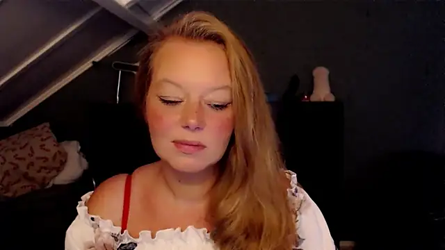 Snapshot of roxanna24 chatting on 05/31/26, 07:59 roxanna24 online show from 05/31/26, 07:59