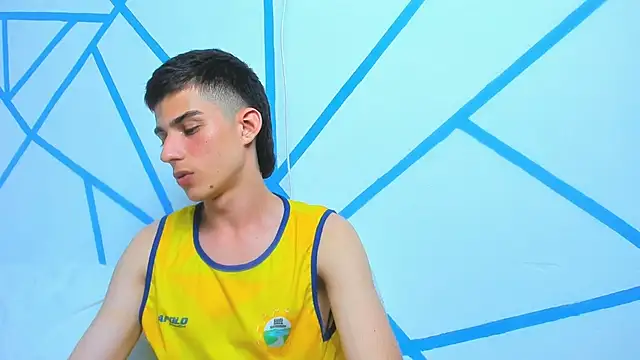 Snapshot of liam_scott77 chatting on 12/12/24, 12:05 liam scott77 online show from 12/12/24, 12:05