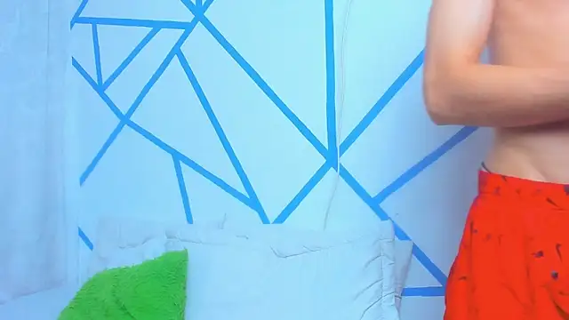 Snapshot of liam_scott77 chatting on 12/15/24, 10:04 liam scott77 online show from 12/15/24, 10:04