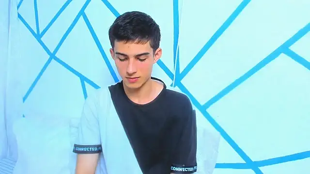 Snapshot of liam_scott77 chatting on 02/07/25, 02:04 liam scott77 online show from 02/07/25, 02:04