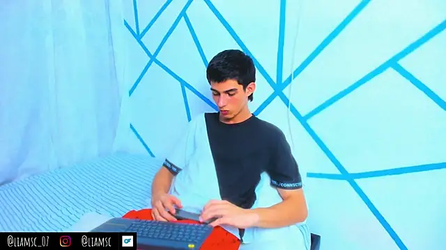 Snapshot of liam_scott77 chatting on 09/25/25, 05:11 liam scott77 online show from 09/25/25, 05:11