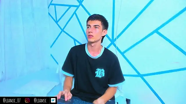 Snapshot of liam_scott77 chatting on 10/09/25, 07:12 liam scott77 online show from 10/09/25, 07:12