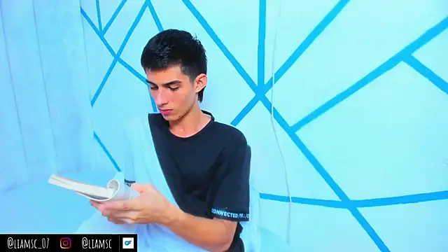 Snapshot of liam_scott77 chatting on 10/10/25, 03:55 liam scott77 online show from 10/10/25, 03:55