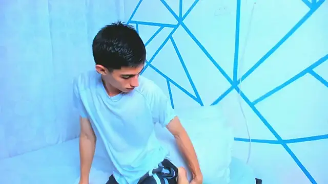 Snapshot of liam_scott77 chatting on 11/05/25, 01:49 liam scott77 online show from 11/05/25, 01:49