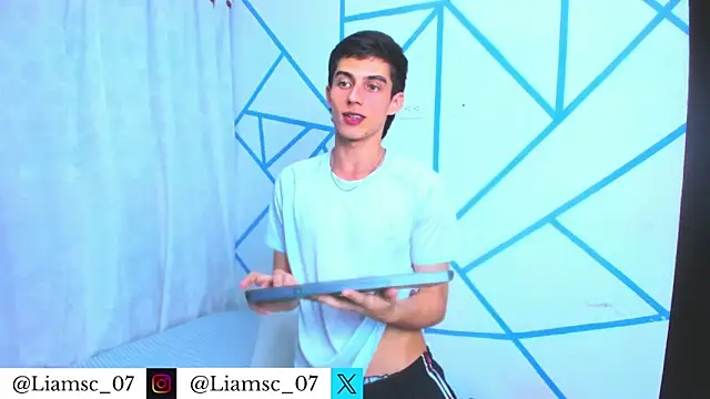 Snapshot of liam_scott77 chatting on 11/24/25, 01:38 liam scott77 online show from 11/24/25, 01:38