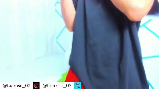 Snapshot of liam_scott77 chatting on 11/27/25, 10:12 liam scott77 online show from 11/27/25, 10:12