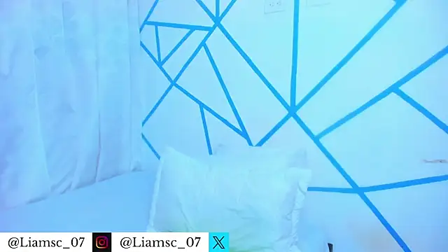 Snapshot of liam_scott77 chatting on 12/14/25, 10:47 liam scott77 online show from 12/14/25, 10:47